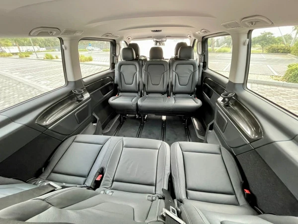 Black Mercedes V250 Photo 3