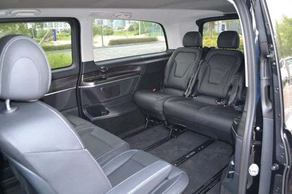 Black Mercedes V250 Photo 4
