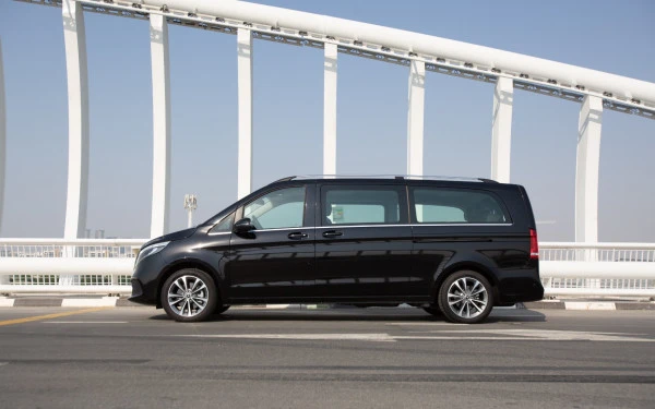Black Mercedes V250 Photo 2