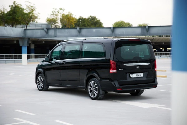 Black Mercedes V250 Photo 3
