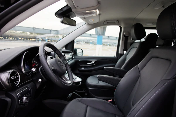 Black Mercedes V250 Photo 4