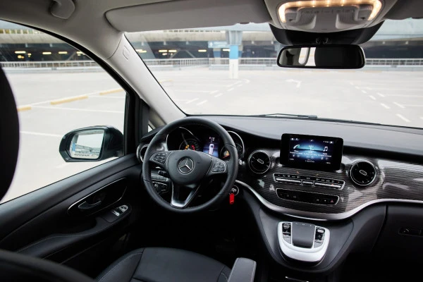Black Mercedes V250 Photo 5