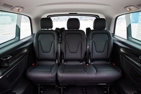 Black Mercedes V250 Photo 7