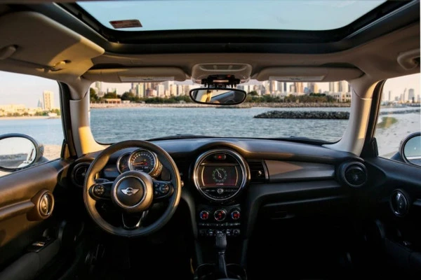 Black Mini Cooper Photo 3