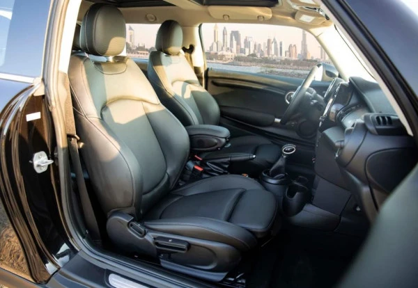Black Mini Cooper Photo 4