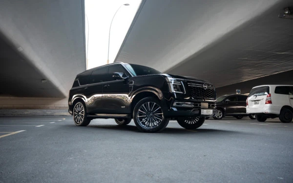 Black Nissan Patrol Platinum LE PLATI Photo 4