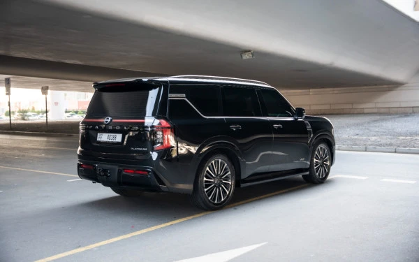 Black Nissan Patrol Platinum LE PLATI Photo 14