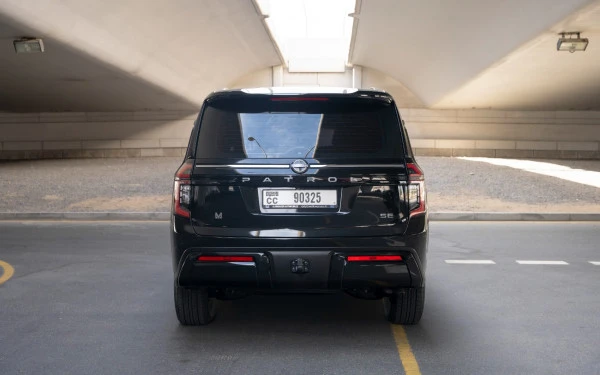Black Nissan Patrol SE Photo 4