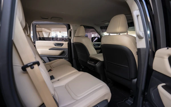 Black Nissan Patrol SE Photo 7