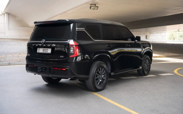 Black Nissan Patrol SE Photo 2