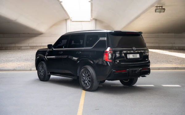 Black Nissan Patrol SE Photo 3