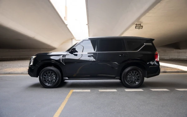 Black Nissan Patrol SE Photo 4