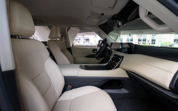 Black Nissan Patrol SE Photo 9