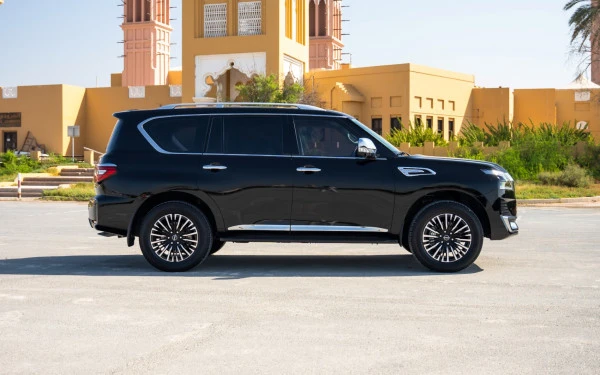 Black Nissan Patrol Platinum Photo 3
