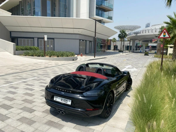 Черный Porsche Boxster 718 Photo 3