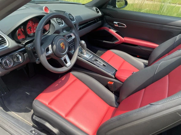 Черный Porsche Boxster 718 Photo 4