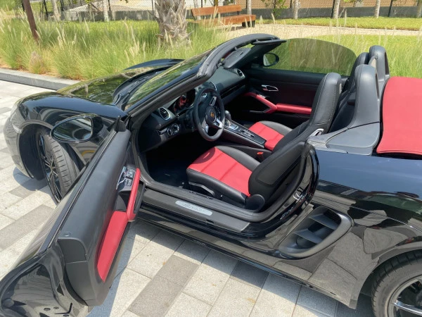 Черный Porsche Boxster 718 Photo 5