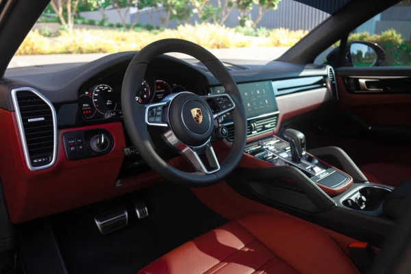 Black Porsche Cayenne coupe S Photo 3