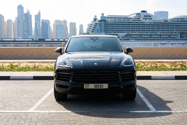 Black Porsche Cayenne coupe Photo 2