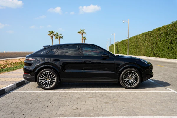 Black Porsche Cayenne coupe Photo 3