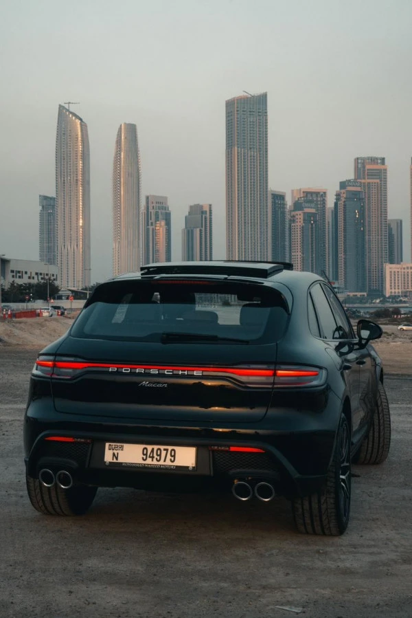 Черный Porsche Macan Platinum Photo 2