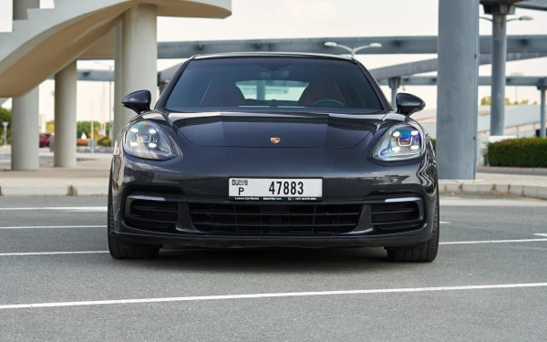 Темно-серый Porsche Panamera 4 Photo 2