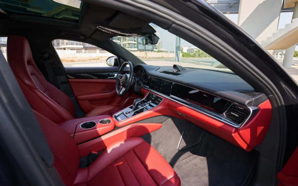 Темно-серый Porsche Panamera 4 Photo 4