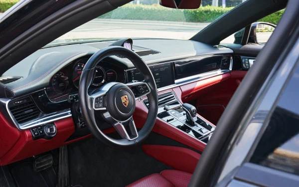 Темно-серый Porsche Panamera 4 Photo 6