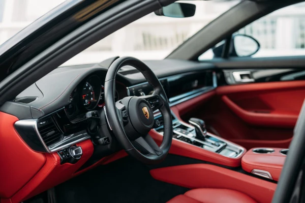 Черный Porsche Panamera Photo 4