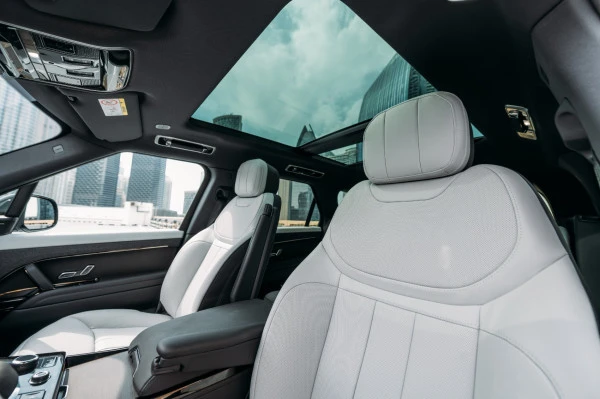 Черный Range Rover Sport NEW SHAPE Photo 4