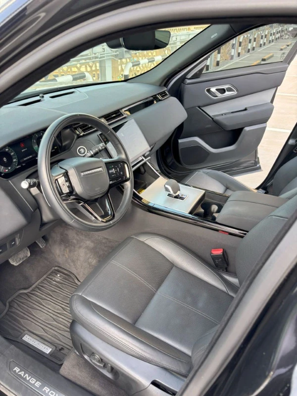 Black Range Rover Velar Photo 4