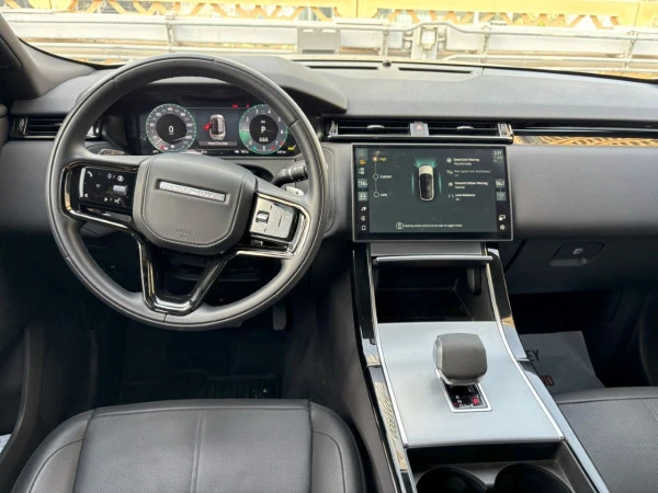 Black Range Rover Velar Photo 5