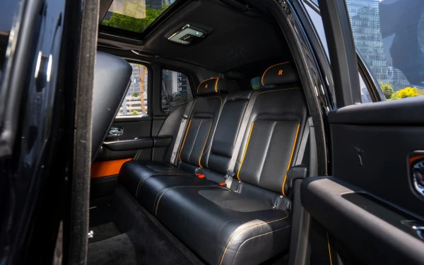 Черный Rolls Royce Cullinan Photo 5