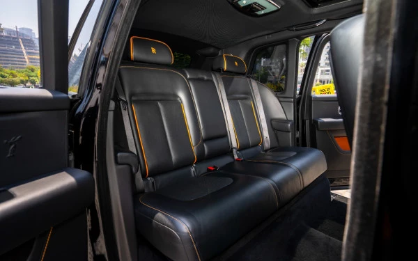 Черный Rolls Royce Cullinan Photo 6