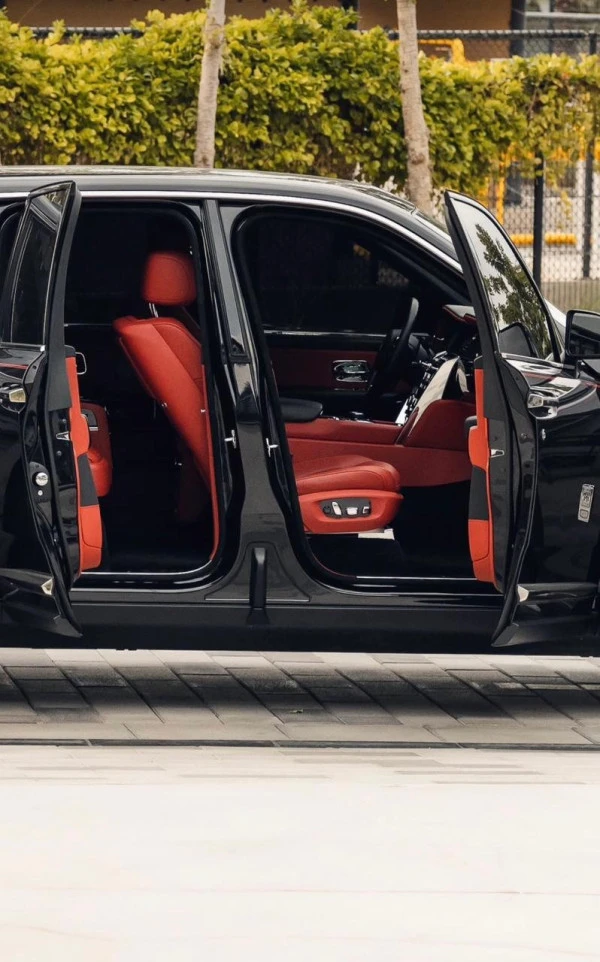 Black Rolls Royce Cullinan Photo 5