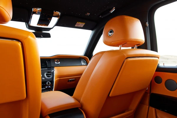 Черный Rolls Royce Cullinan Photo 7