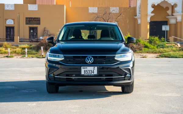 Черный Volkswagen Tiguan Photo 2