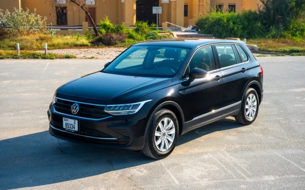 Черный Volkswagen Tiguan Photo 3