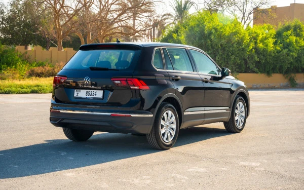 Черный Volkswagen Tiguan Photo 4