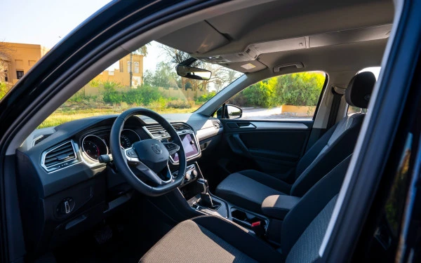 Черный Volkswagen Tiguan Photo 5
