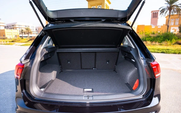 Черный Volkswagen Tiguan Photo 7