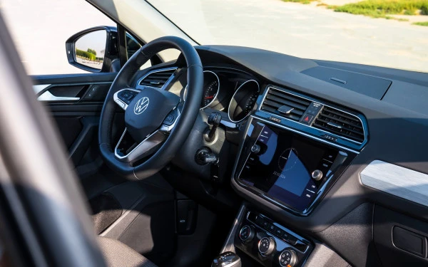 Черный Volkswagen Tiguan Photo 8