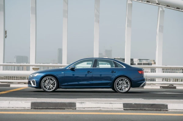 Blue Audi A4 Photo 2