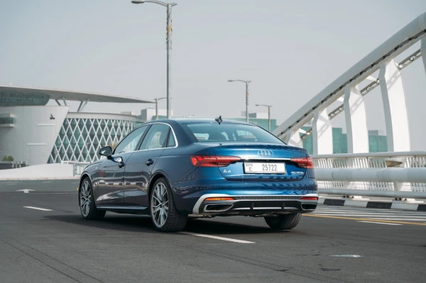 Blue Audi A4 Photo 3