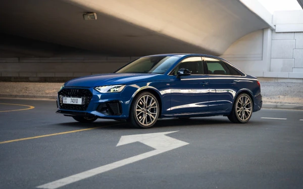Blue Audi A4 Photo 3