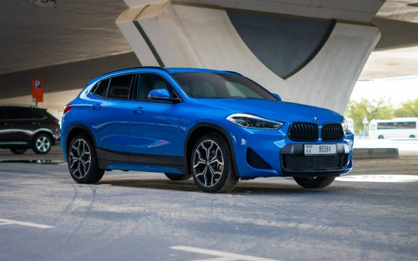 Blue BMW X2 Photo 3