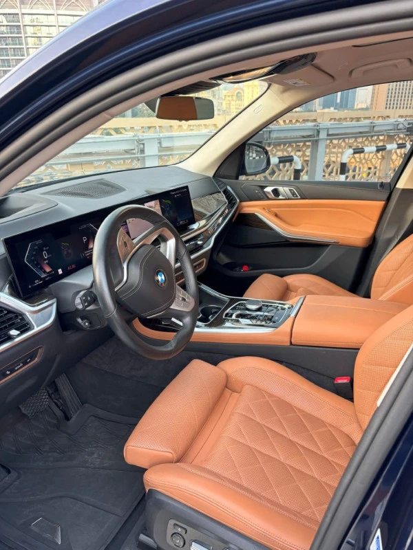 Blue BMW X7 Photo 4