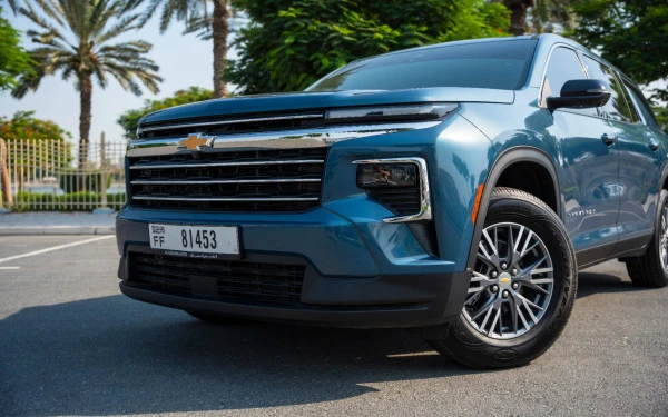Blue Chevrolet Traverse Photo 3