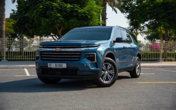 Blue Chevrolet Traverse Photo 4