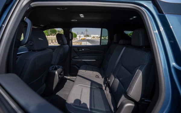 Blue Chevrolet Traverse Photo 8